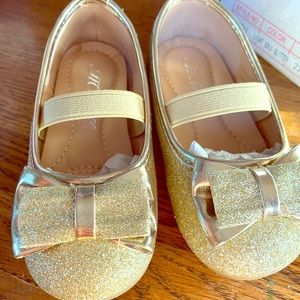 BRAND NEW Toddler Dress Shoes - Gold - Size 6